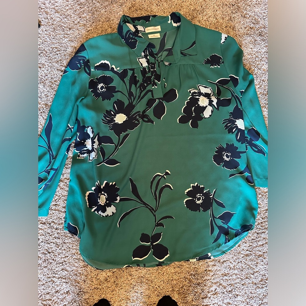 Van Heusen Women’s Dress Shirt.